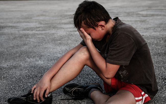 В Днепре 6 лет избивают и унижают ребенка: в него плюют и бросают бутылки