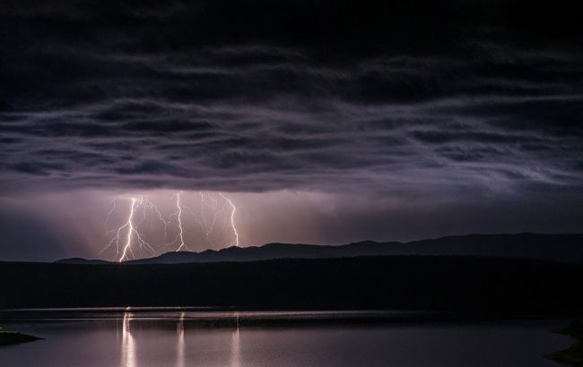 Шторм в Индии: от молнии погибли десятки людей