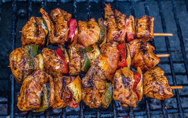 Эти ошибки испортят шашлык даже из лучшего мяса: никогда так не делайте!