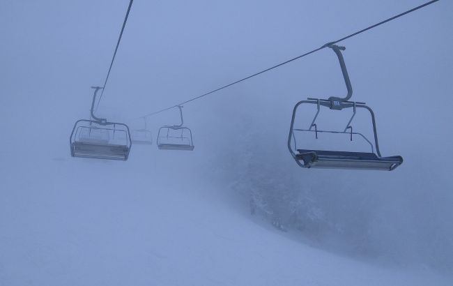 Карпаты в конце апреля засыпает снегом: в горах ударил мороз