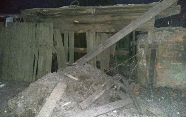 Полиция показала последствия ночного артобстрела прифронтового Торецка