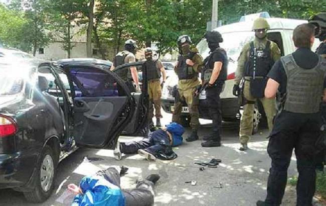 В Виннице вооруженная группа напала на ювелирный магазин, есть раненые