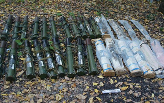 В лесу под Северодонецком нашли тайник с оружием