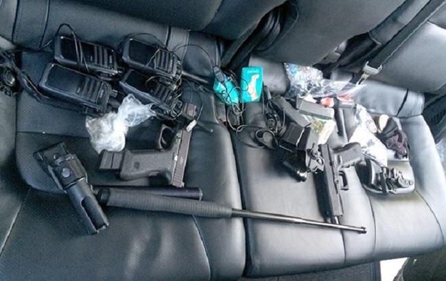 Перестрелка в Княжичах: МВД показало задержанных и их оружие