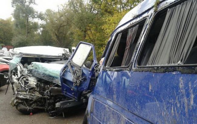 У Закарпатській області зіткнулися мікроавтобуси, постраждали 9 осіб