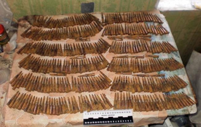 Правоохранители обнаружили очередной тайник с боеприпасами в Донецкой обл