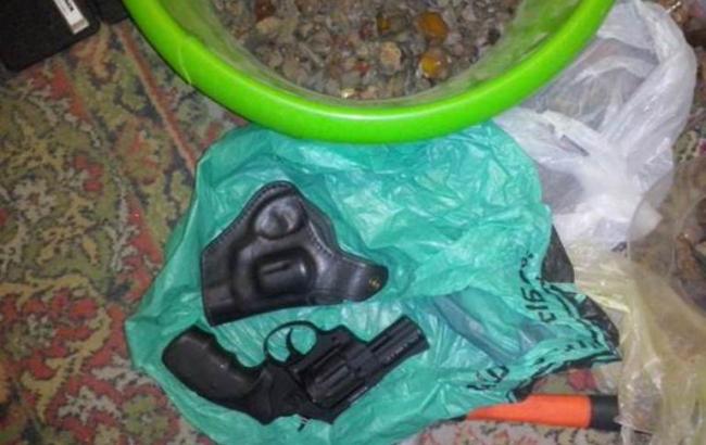 СБУ изъяла более 15 кг янтаря-сырца на сумму 620 тыс. грн