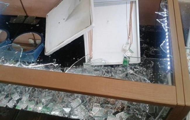 В Киеве неизвестные с оружием ограбили ювелирный магазин
