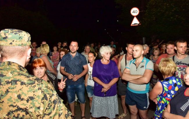 В Торецке протестующие блокировали передвижение военной техники