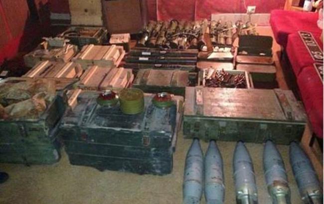 СБУ обнаружила тайник с оружием в Донецкой обл