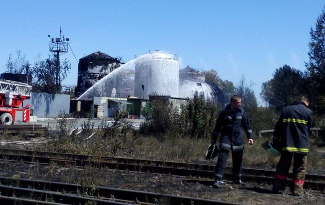Пожар на нефтебазе под Киевом: горения емкостей уже нет, - ГСЧС