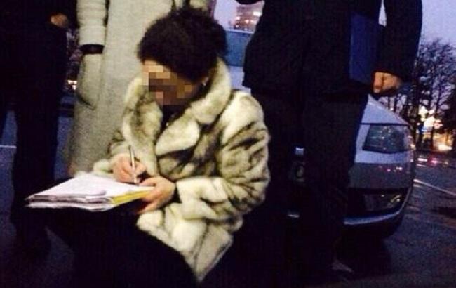 У Києві на хабарі затримали посадовця Оболонської РДА