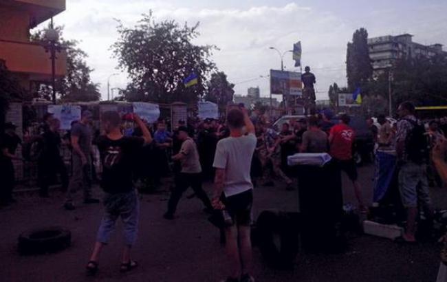 Полиция возбудила дело по факту столкновений под Оболонским райсудом Киева