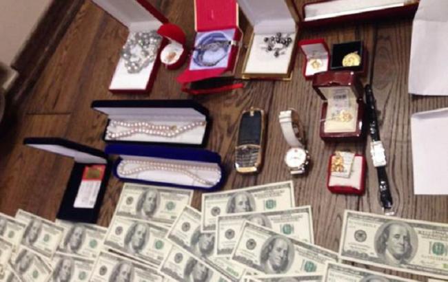 Чиновник ГМС "продавала" россиянам и сирийцам статус беженца