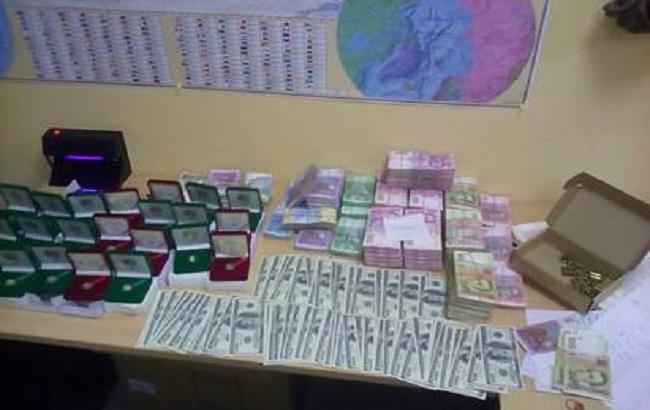 В Черниговской области разоблачен конвертцентр, который вывел в "тень" 100 млн грн