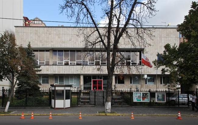 Климкин осудил провокационную акцию протеста перед Посольством Польши в Киеве