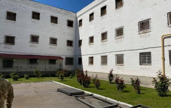 Без води, їжі та права на вбиральню: на Полтавщині працівники СІЗО катували в&rsquo;язня