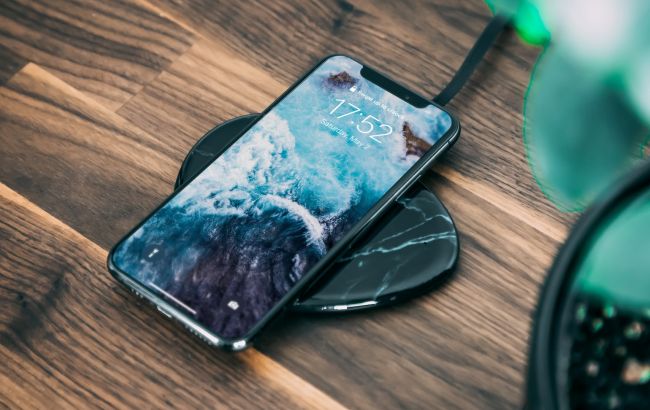 iPhone попередніх поколінь з оновленням iOS 17.2 отримають підтримку бездротової зарядки