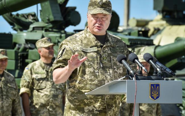 Порошенко: накануне Дня Независимости возрастает вероятность эскалации на Донбассе
