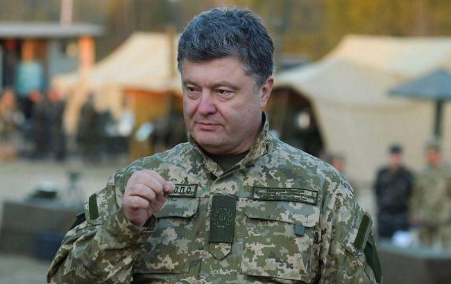 Порошенко рассчитывает принять новое вещевое обеспечение армии через неделю