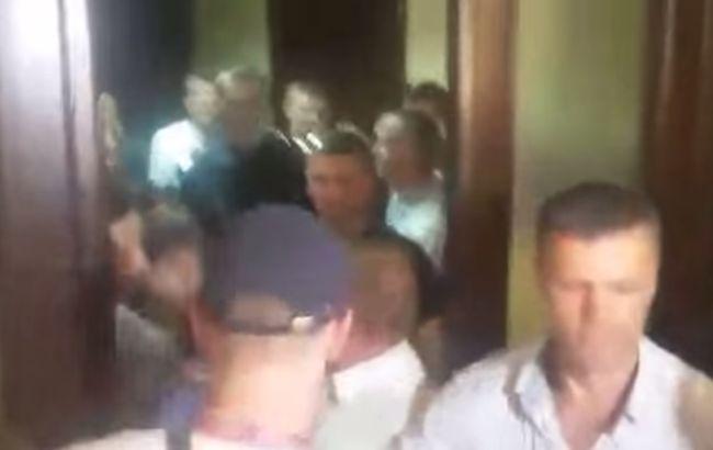 Застройка на Осокорках: Драка в Киевсовете 21 мая (видео)