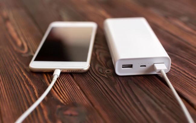 Чего нельзя делать с телефоном во время зарядки: эти ошибки делают все