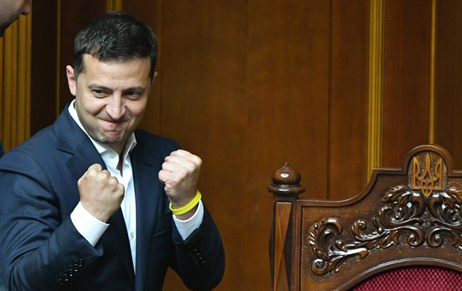 Зеленський схвалив закон про зняття недоторканності з нардепів