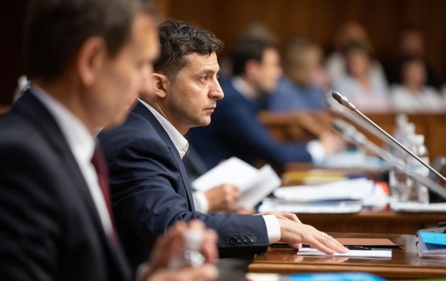 Конституционный бунт: чем завершится конфликт КСУ и команды Зеленского