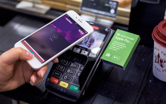 Apple планирует запустить в Украине свою платежную систему