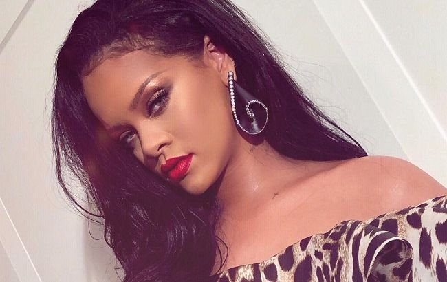 Леопардовый принт и открытые плечи: Рианна появилась на секретной вечеринке Бейонсе