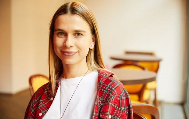 Владелица известного бренда конфет попала в скандал из-за анекдота о "бандеровцах" на фоне Кремля