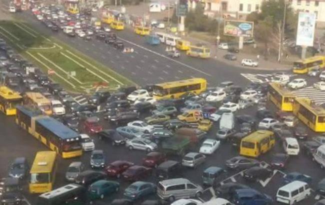Пробки в Киеве достигли 6 баллов