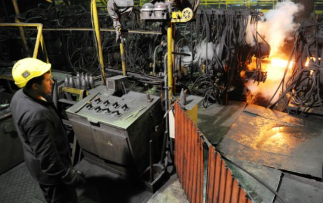 Промпроизводство в Украине в апреле ускорило падение до 21,7%