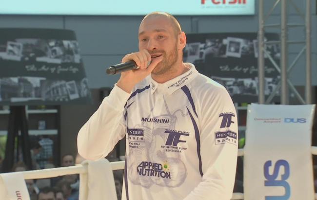 Тайсон Фьюри спел для Владимира Кличко на открытой тренировке