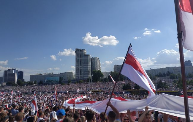 Литва предложила бесплатные визы пострадавшим от режима белорусам