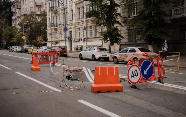 В центре Киева провалилась дорога возле Офиса президента