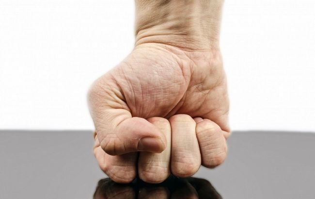 У Дніпрі пасажир почав бити водія маршрутки прямо під час руху (відео)