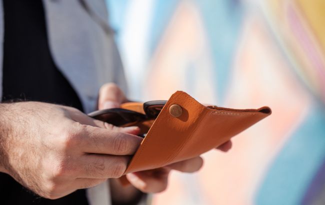 Які гроші категорично не можна зберігати в гаманці, щоб не притягнути бідність