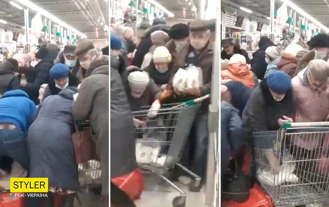 У РФ цукровий апокаліпсис. Покупці влаштовують масові битви за "білий порошок"