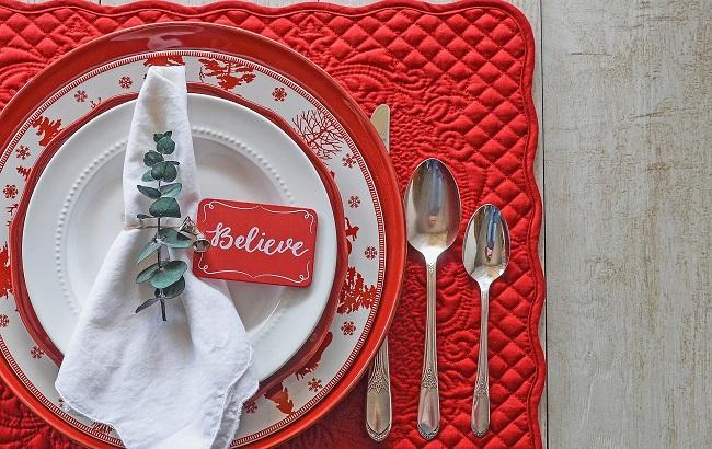 Невозможно вкусно: новогодний салат с курицей и грушей