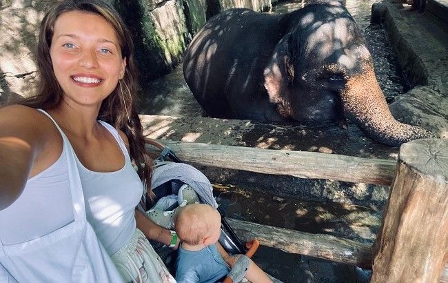 Регіна Тодоренко поділилася топ лайфхаків, як подорожувати з малюком у літаку