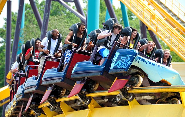 В турецком парке аттракционов произошла авария на "американских горках", есть погибший