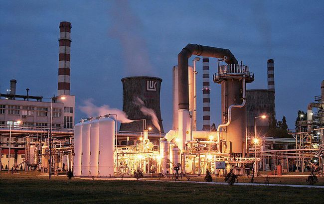 У Румунії стався вибух на НПЗ "Лукойл": є постраждалий