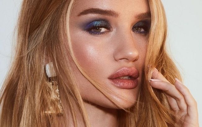 Девушка байкера: Роузи Хантингтон-Уайтли соблазняет горячими кадрами с провокационной съемки