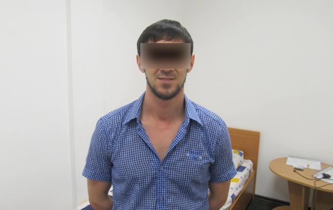 В аэропорту Львова пограничники задержали россиянина с фальшивым французским паспортом