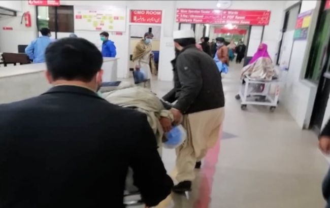 В Пакистане произошел взрыв возле полицейского участка, пострадали 25 человек