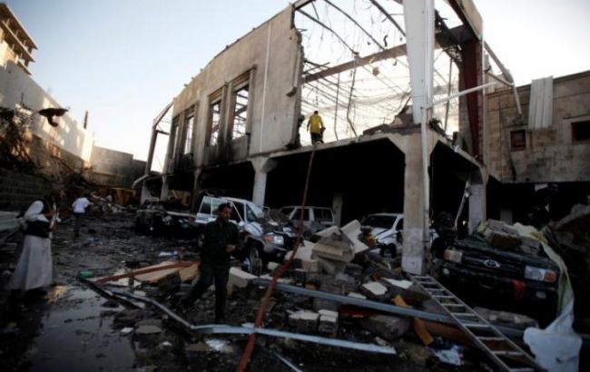 В результате авиаудара по траурной церемонии в Йемене погибли 82 человека