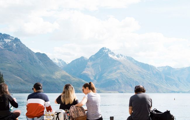 Борьба с плохим поведением. В каких странах путешественников просят подписывать "туристические обещания"