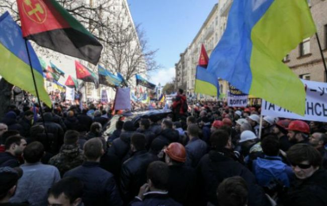 Движение транспорта по улице Грушевского в Киеве восстановлено