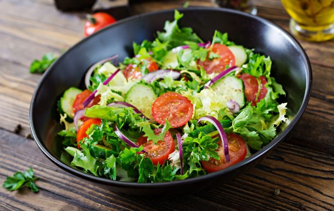 Ось які помилки під час приготування овочевого салату роблять усі: смак буде іншим